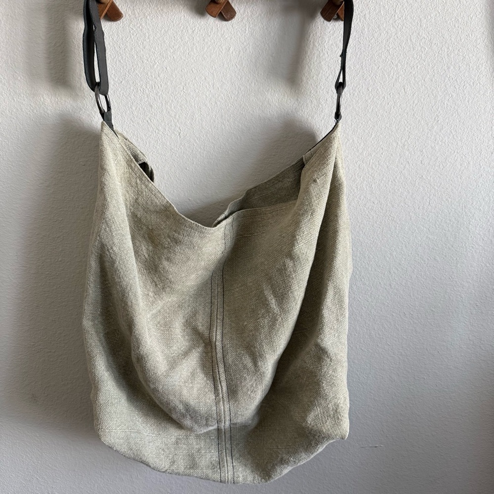 JuJu & Co Large Jute Carryall Bag with Adjustable Strap - Picture 3 of 11